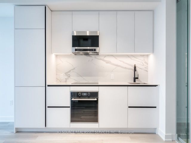 2313 - 127 Broadway Ave