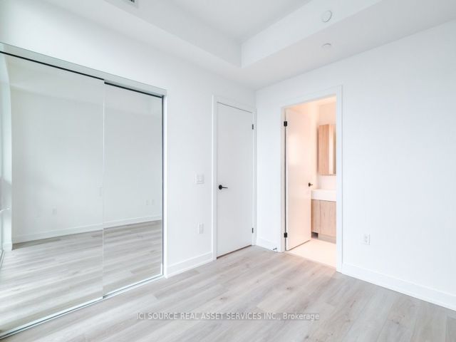 2313 - 127 Broadway Ave