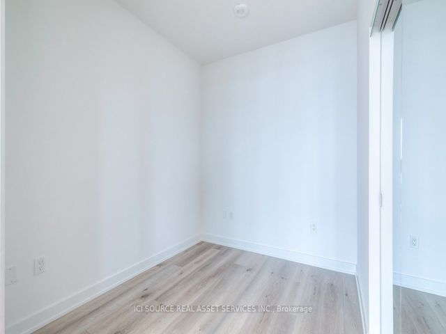 2313 - 127 Broadway Ave
