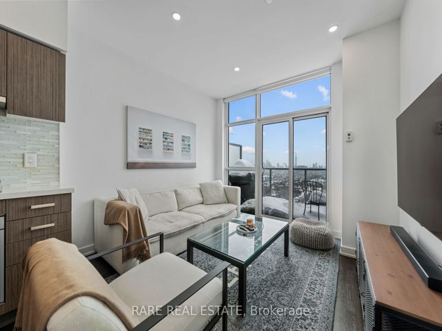 2106 - 501 St. Clair Ave W