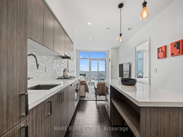 2106 - 501 St. Clair Ave W