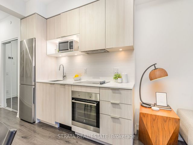 808 - 20 Tubman Ave E