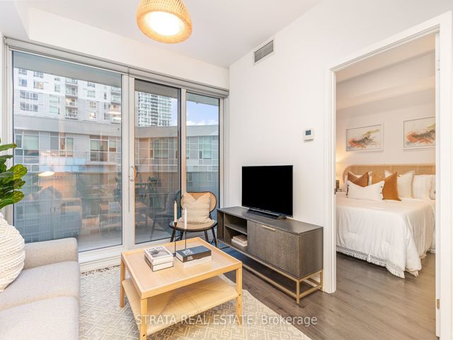 808 - 20 Tubman Ave E