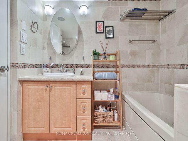 610 - 65 Scadding Ave