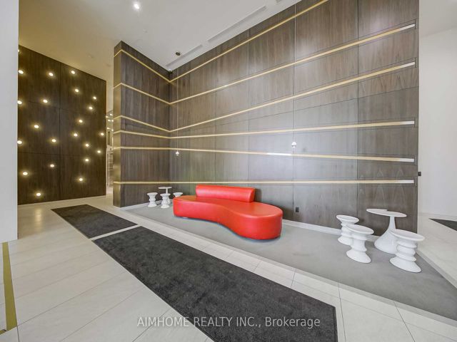 812 - 68 Canterbury Pl