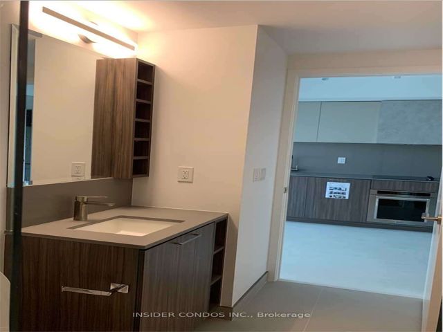 2121 - 19 Western Battery Rd