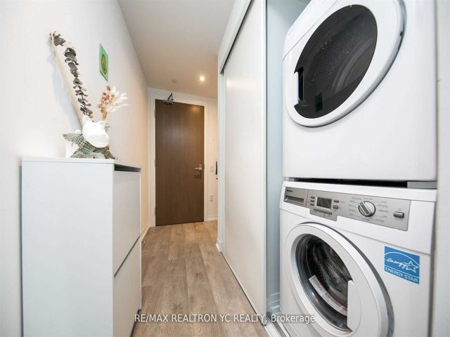 832 - 251 Jarvis St