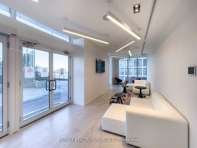832 - 251 Jarvis St