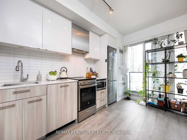 832 - 251 Jarvis St