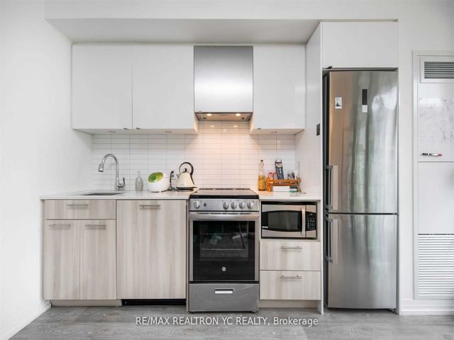 832 - 251 Jarvis St