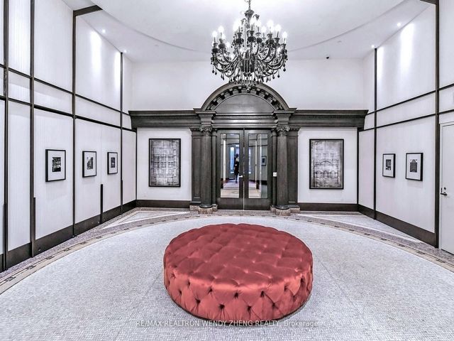 5210 - 197 Yonge St