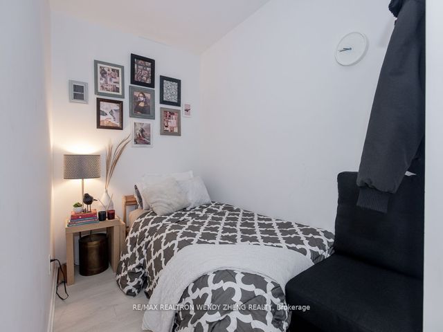5210 - 197 Yonge St
