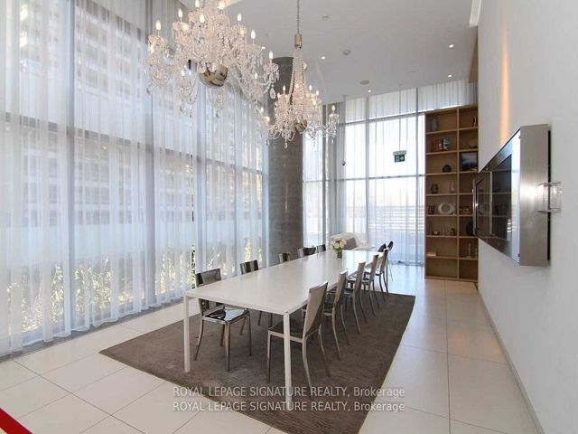 303 - 185 Roehampton Ave