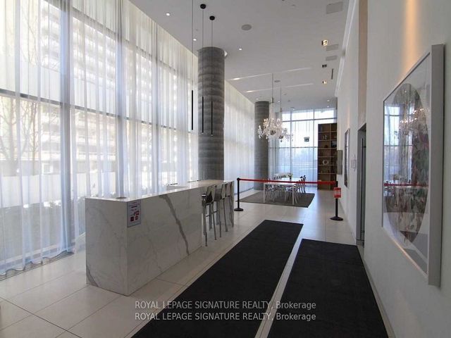 303 - 185 Roehampton Ave