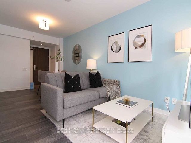 303 - 185 Roehampton Ave