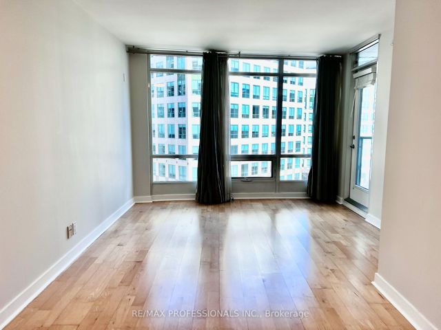 812 - 361 Front St W