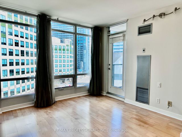 812 - 361 Front St W