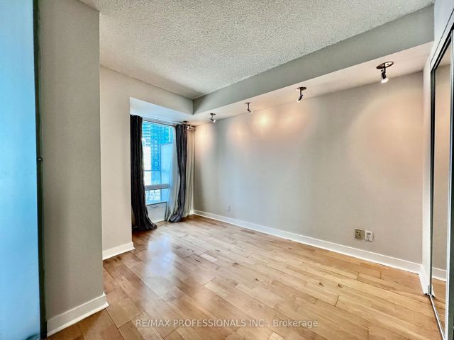 812 - 361 Front St W