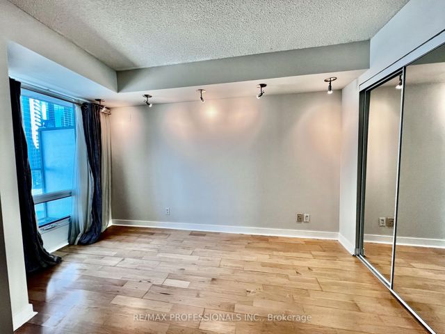 812 - 361 Front St W