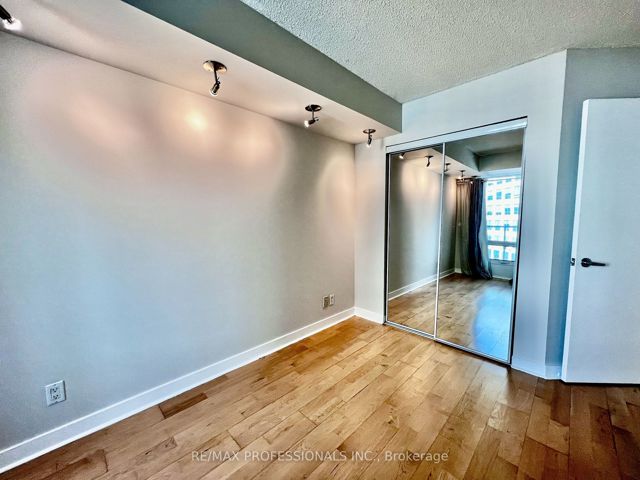 812 - 361 Front St W