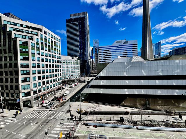 812 - 361 Front St W