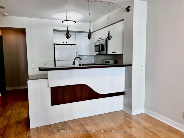 812 - 361 Front St W
