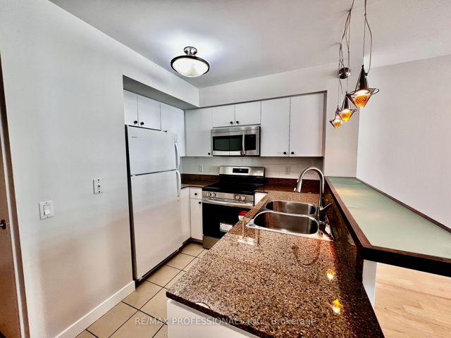 812 - 361 Front St W