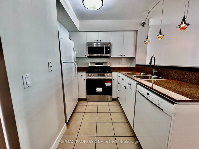 812 - 361 Front St W