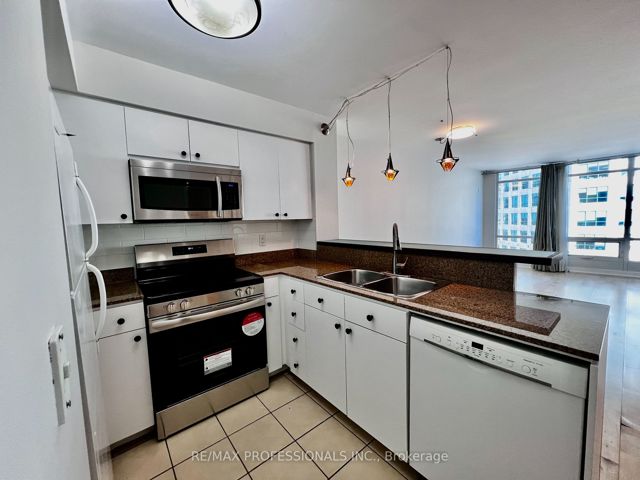 812 - 361 Front St W