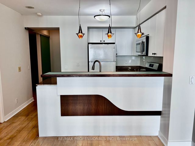 812 - 361 Front St W