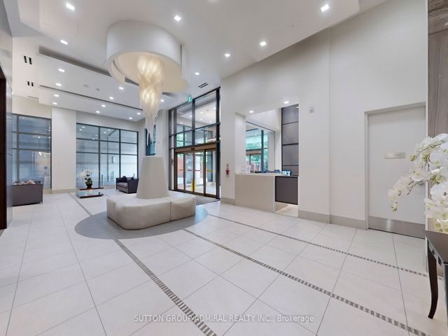 502 - 23 Glebe Rd W