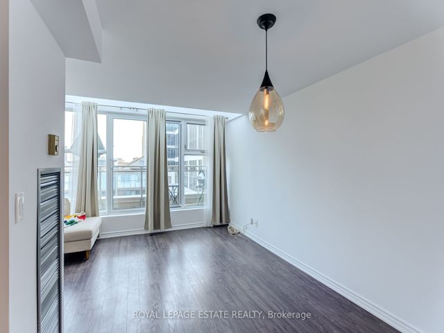 905 - 222 The Esplanade