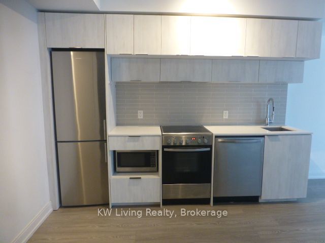 1601 - 181 Dundas St E