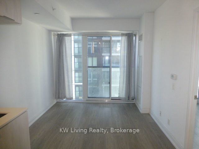 1601 - 181 Dundas St E