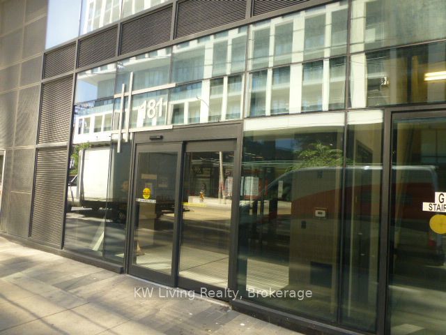 1601 - 181 Dundas St E
