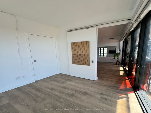 2105 - 215 Queen St