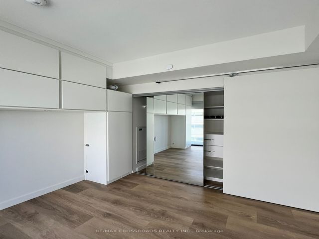 2105 - 215 Queen St