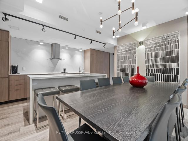 2105 - 215 Queen St