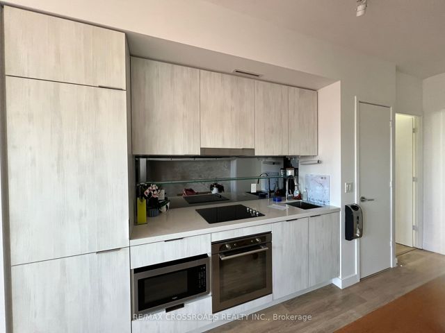 2105 - 215 Queen St