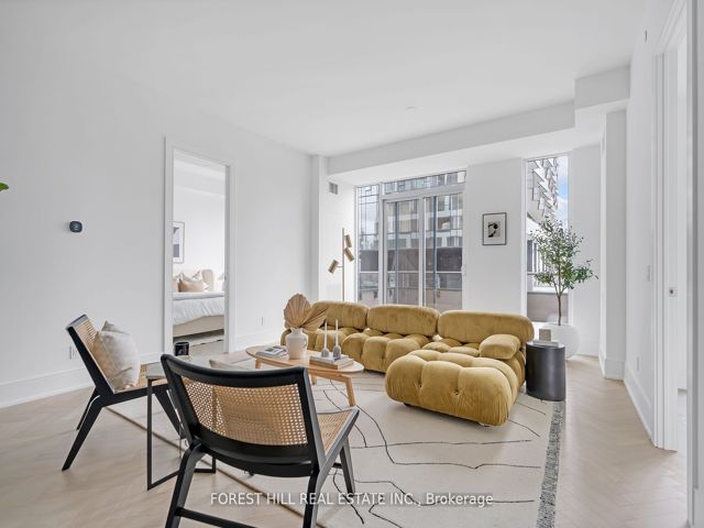 707 - 455 Wellington St W