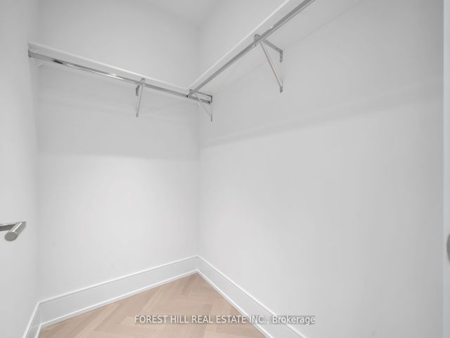 707 - 455 Wellington St W