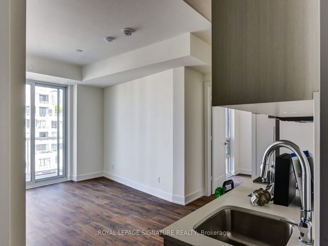 713 - 80 Vanauley St