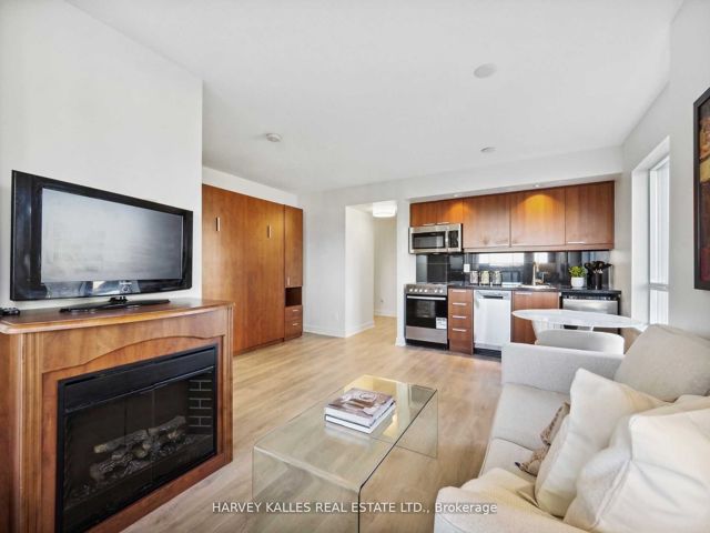 409 - 19 Avondale Ave
