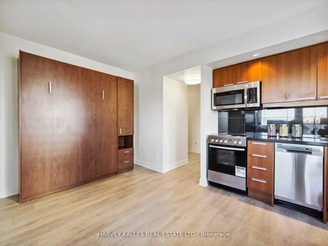 409 - 19 Avondale Ave
