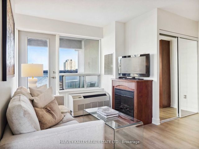 409 - 19 Avondale Ave