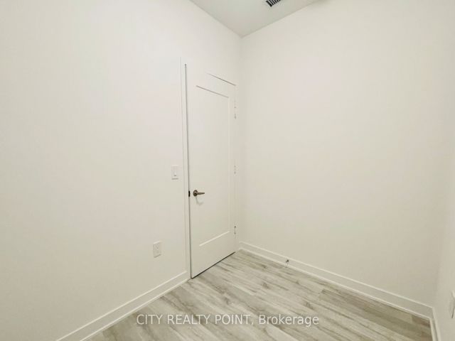 1031 - 60 Princess St