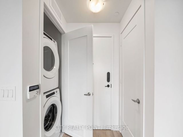 1031 - 60 Princess St