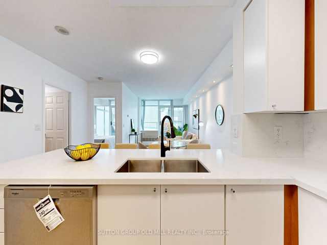 211 - 5500 Yonge St
