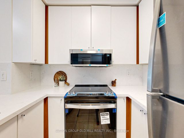 211 - 5500 Yonge St