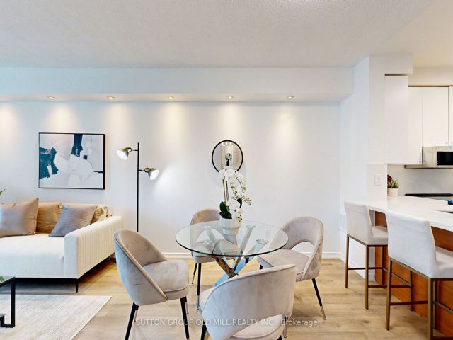 211 - 5500 Yonge St